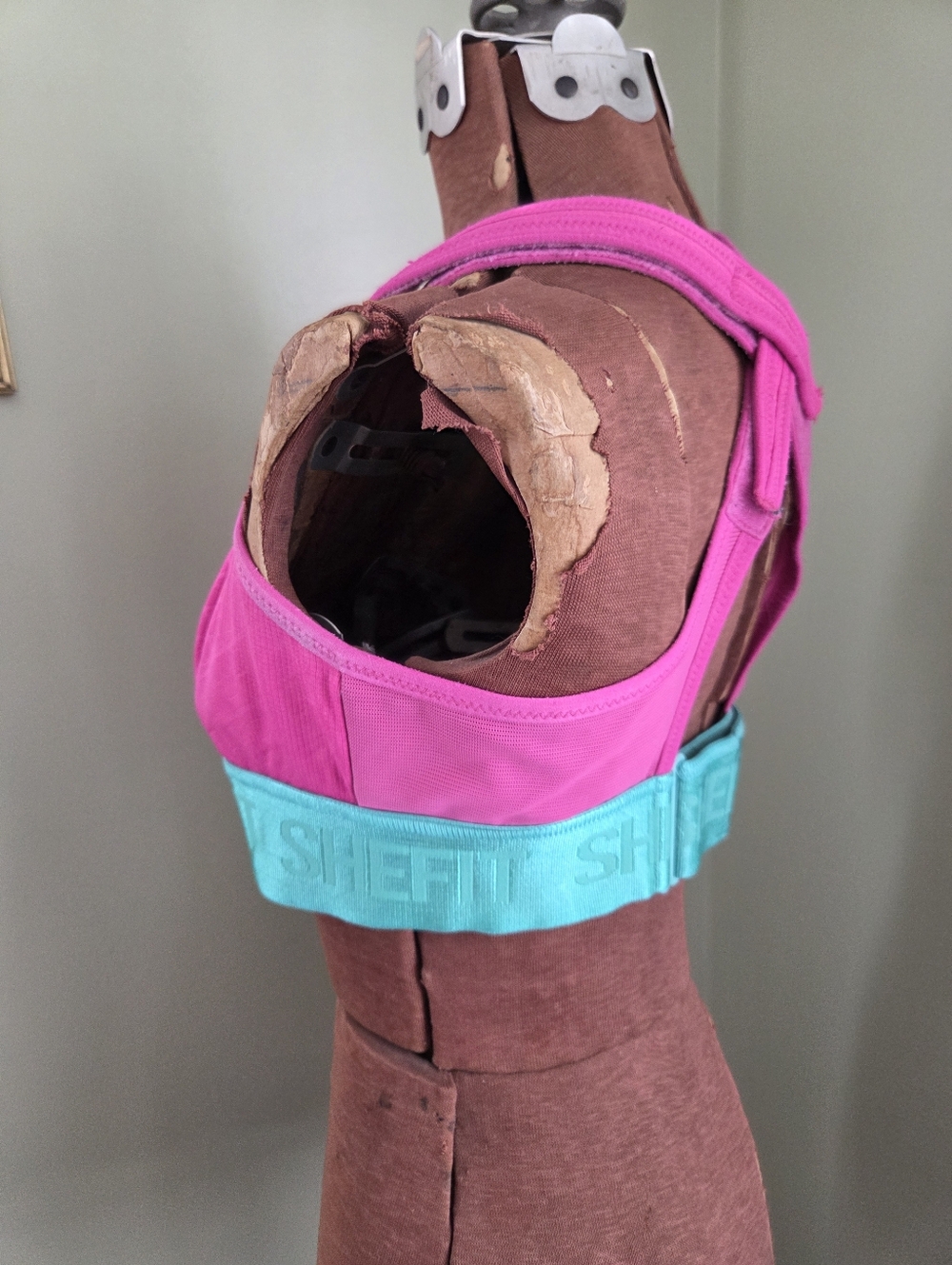 SHEFIT Pink and Green Sports Bra, Medium, Zipper, Hook & Eye Closure - Picture 5 of 12